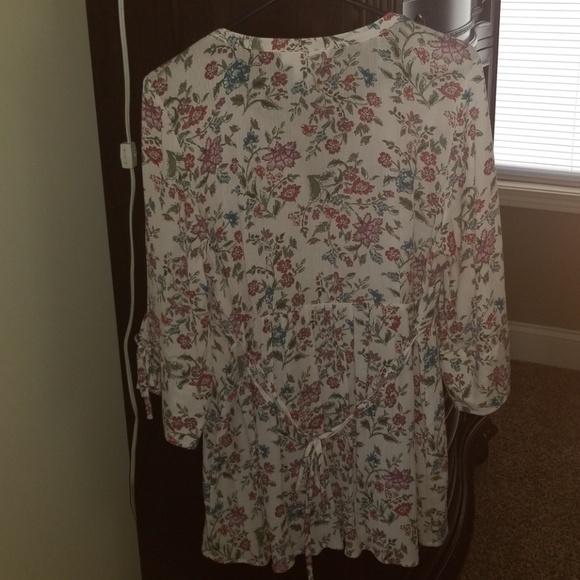 2 for $20 Motherhood maternity floral flowy Top - Picture 4 of 4
